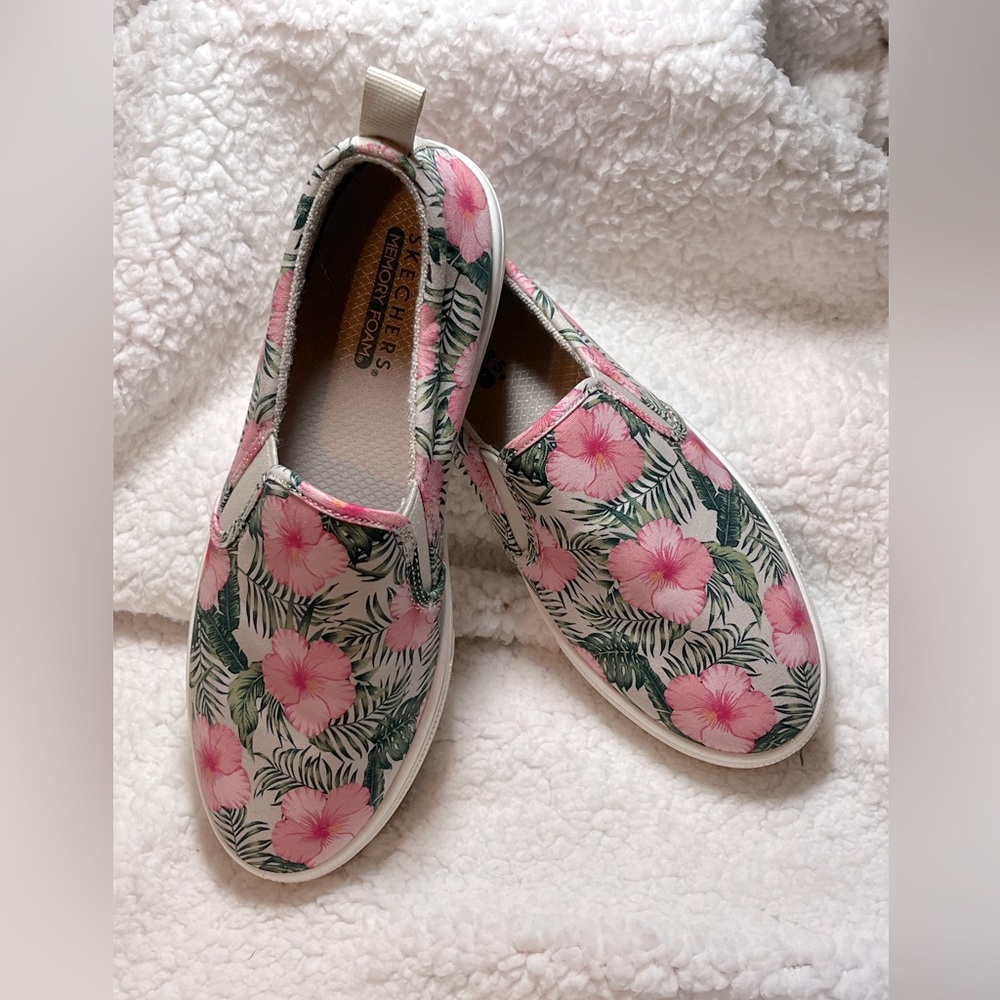 NWOT-Skechers Street Poppy- Tropic'Gal Floral Sneakers